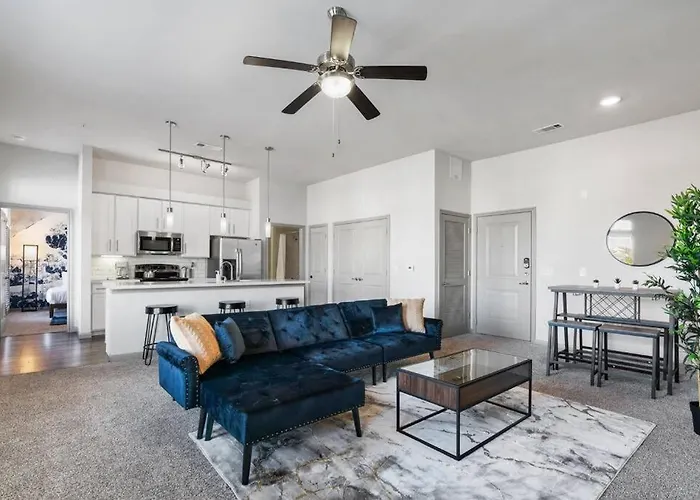 Modern Austin 2Br 2B Unit With Pool, Parking & Wifi