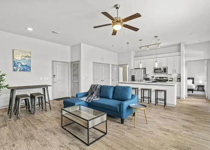 Lux 2B2B With Pool & Parking Near The Heart Of Austin