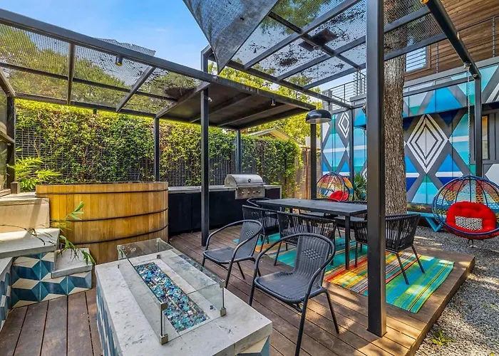 Luxury Compound In South Lamar