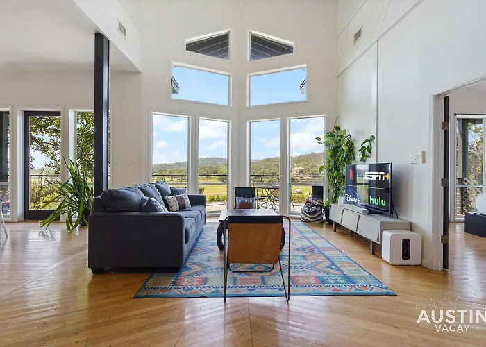 Watch The Sunset On A Huge Patio Near Lake Travis