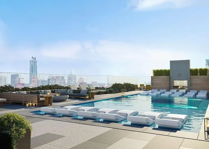 Modern Rainey St Oasis - Pool & Stunning Views