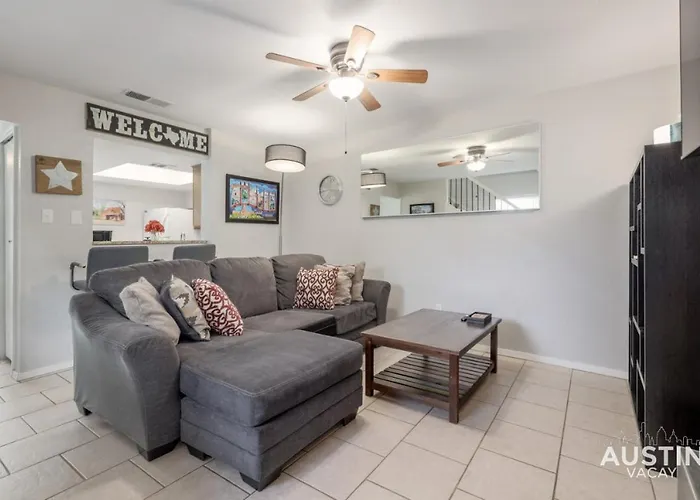 2 Miles To Dt Updated Pet-Friendly Home For Four