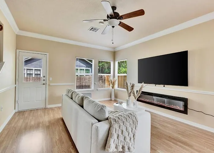 Spacious Home-Queen Suite-Game Room-Movie Room