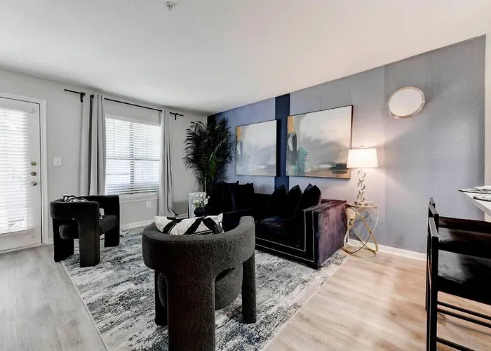 6 Min To Dt~Pool~Free Parking~2King Bed & 2Bath