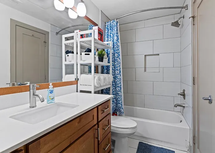 1Br Haven:Pool/Gym/Free Wi-Fi/ Walk To Shops