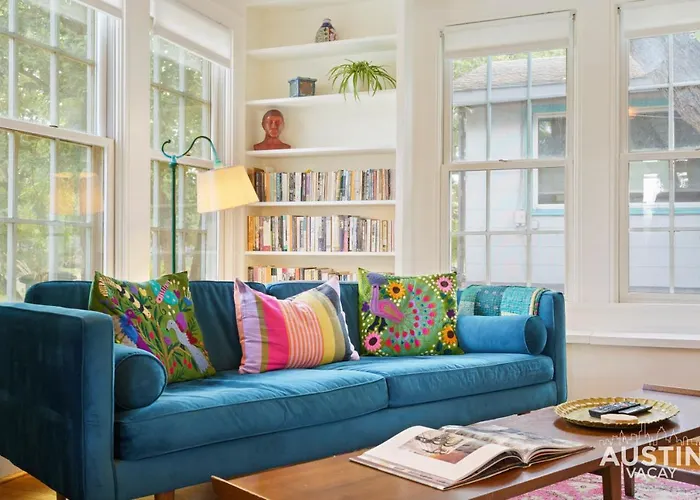 Charming Vintage House In Zilker With Hot Tub And Parking