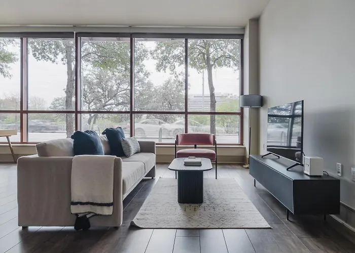 Blueground Downtown 2Bd Apartment Atx-284