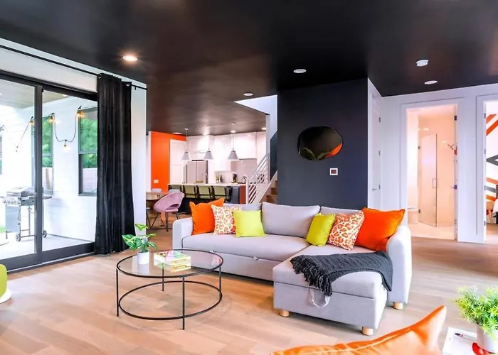 Check-Mate Sleeps 18 & Only 7Min To Downtown Atx
