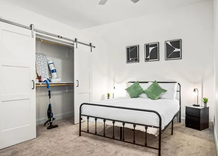 Luxurious New Unit 1Bd1Ba Pool, Golf Sim