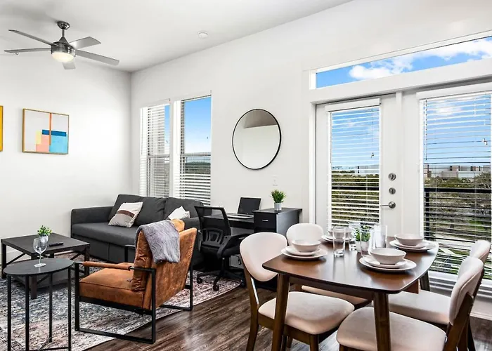 Luxurious New Unit 1Bd1Ba Pool Golf Sim