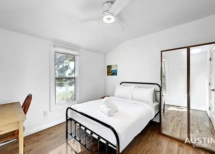 Walk To E. Austin Hotspots 2Br 1Ba W Parking Dog-Friendly By Austin Vacay