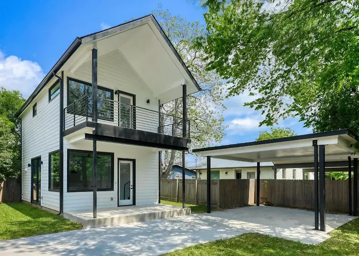 Modern Home Near The University Of Texas