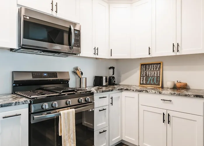 Modern Atx Escape - Walks To Lake, Spacious, King Bed