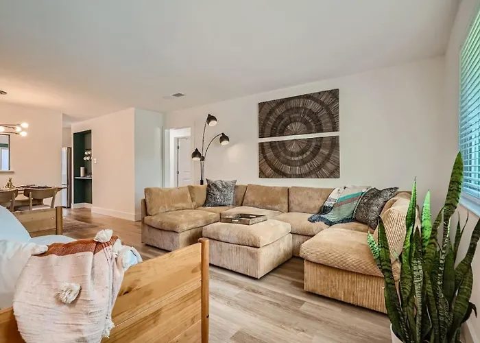 South Austin Bachelorette Hideaway - Sleeps 8
