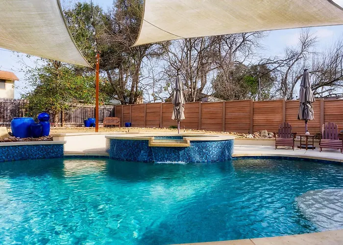 Luxury 5-Bedroom Stay W Pool Spa & Grill