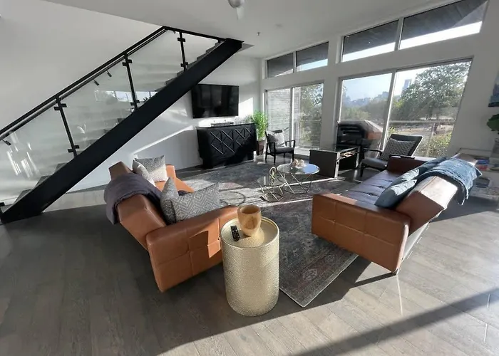 Game Day Penthouse Steps From Ut Sports