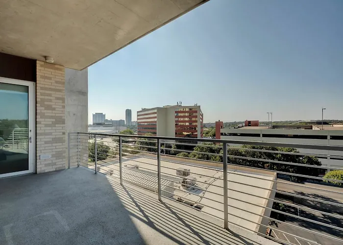 214 Barton 1Br 2Br