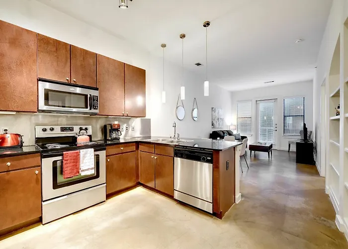 Hip Downtown Suite By Austinstays