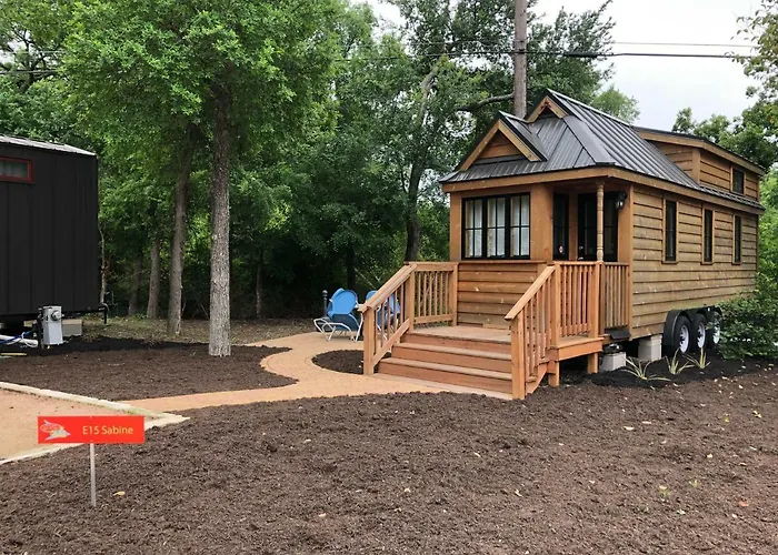 Austin\'S Original Tiny Home Hotel/ Oak Forest