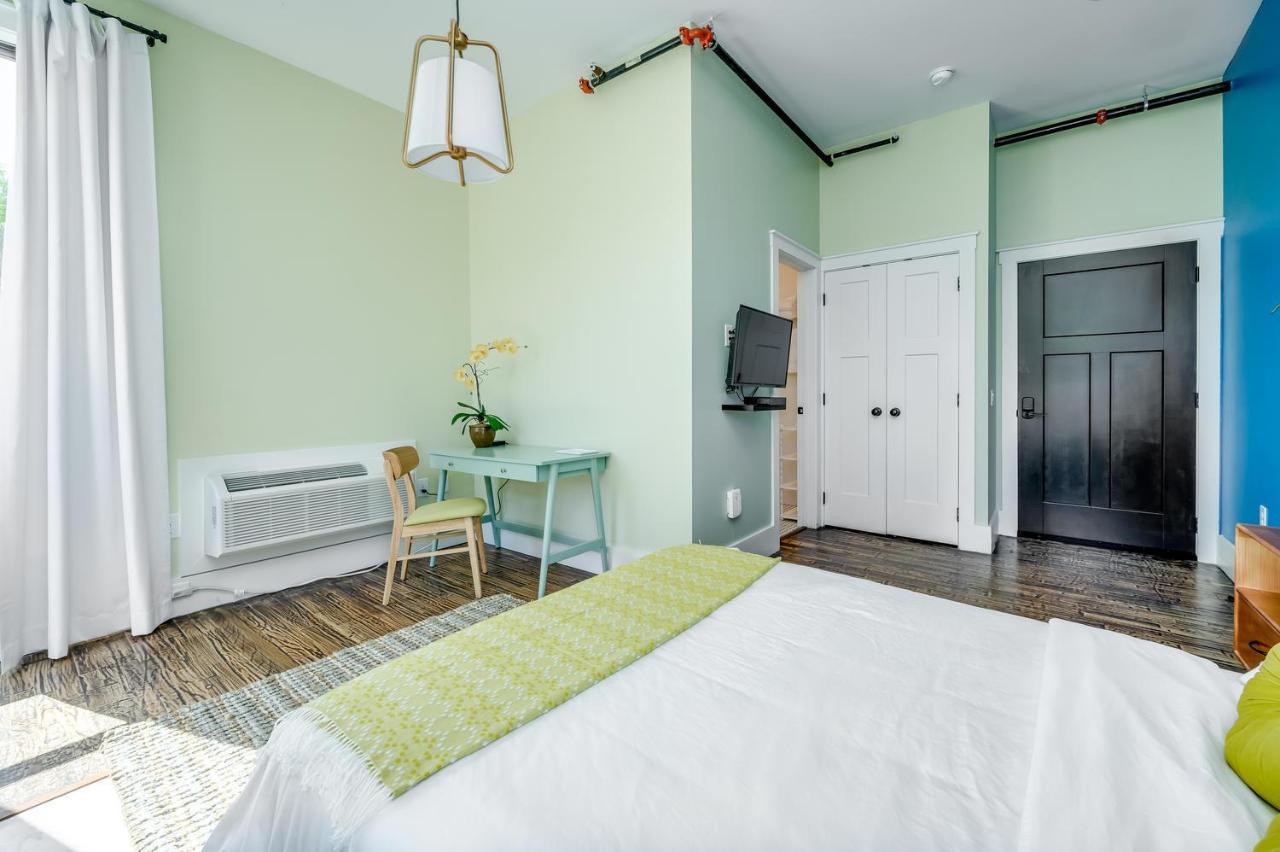 Adina Bed & Breakfast Austin