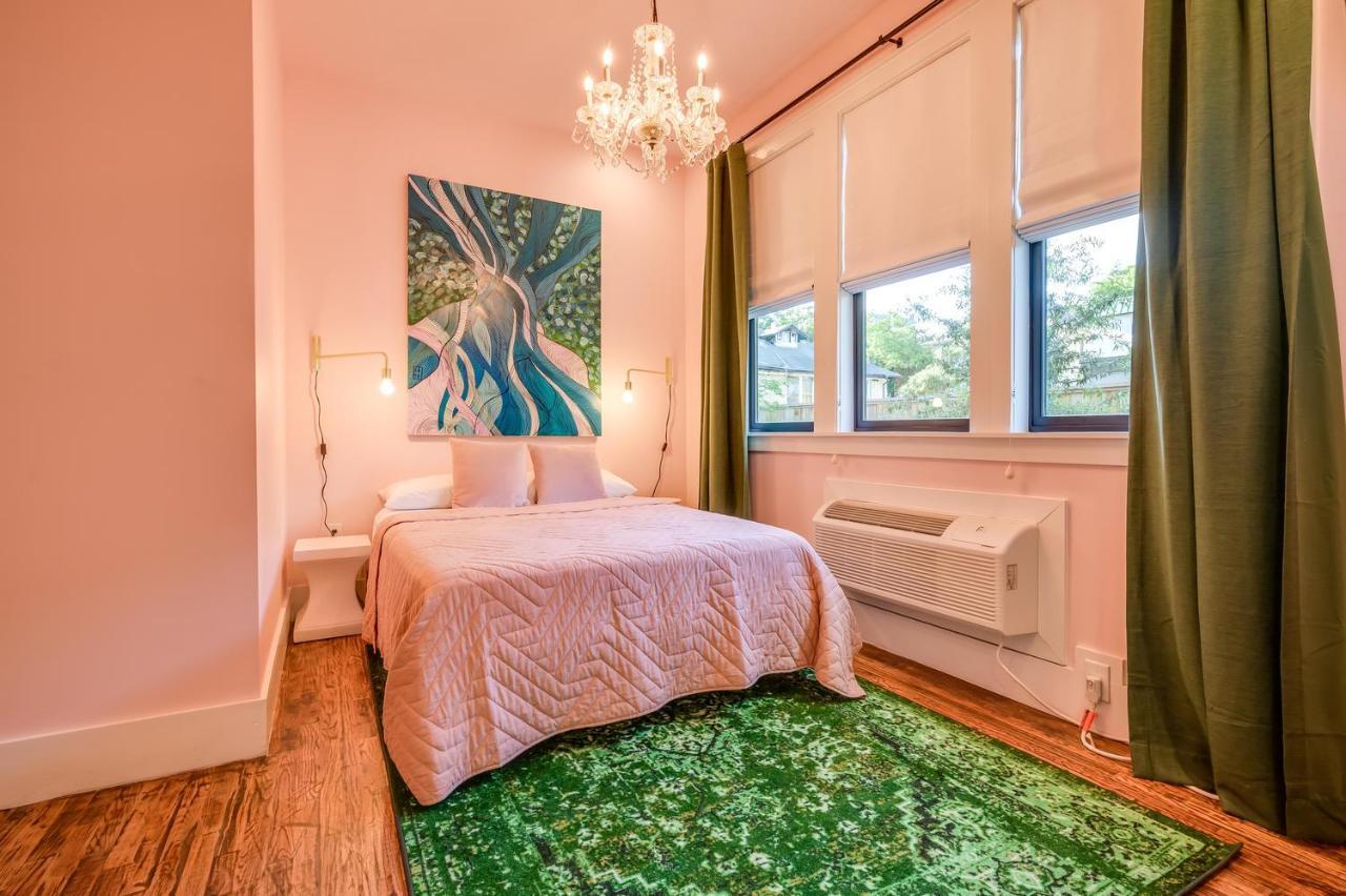 Adina Bed & Breakfast Austin