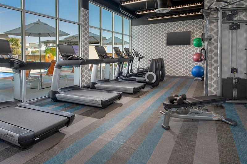 Aloft Airport Hotel 3*