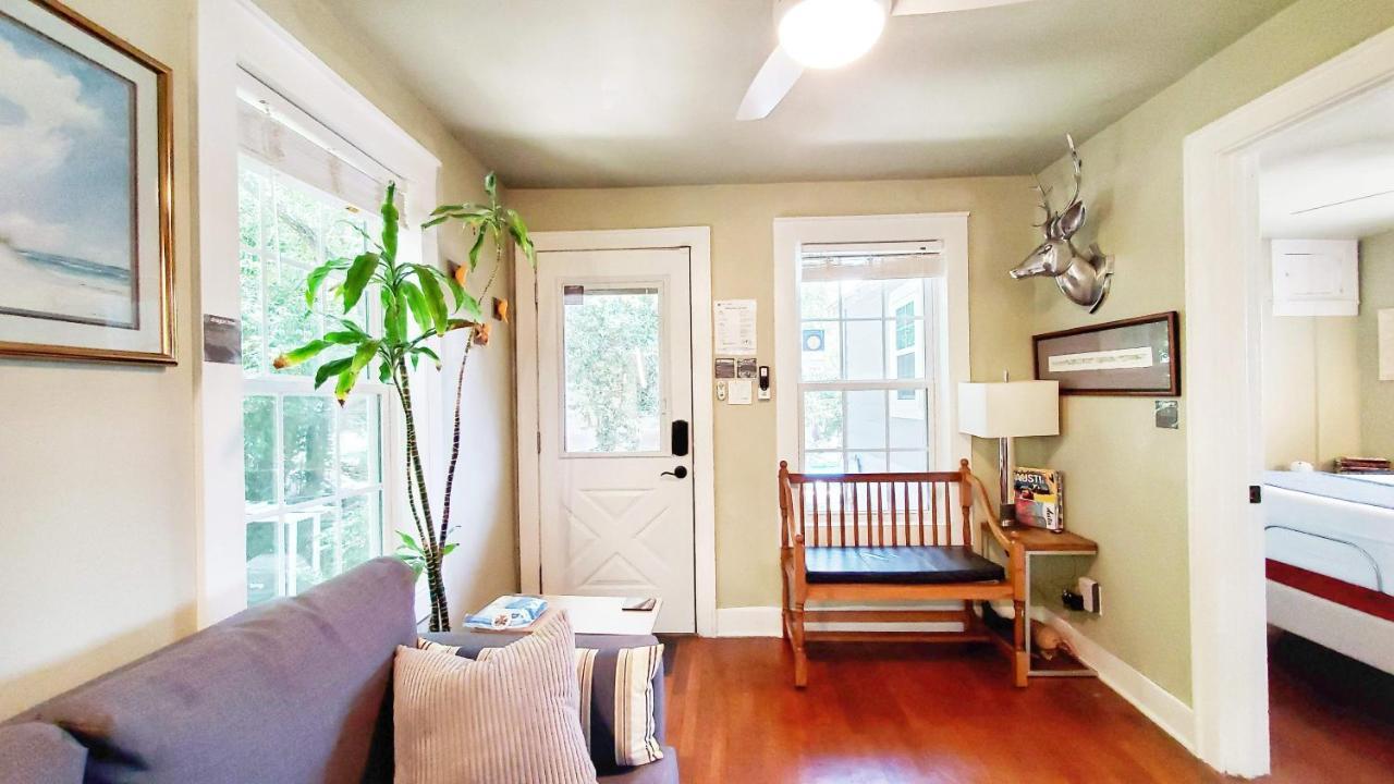 Holiday home Ut Moody Center Downtown Eco Pecan Tree House Free Wifi Parking Quiet Office