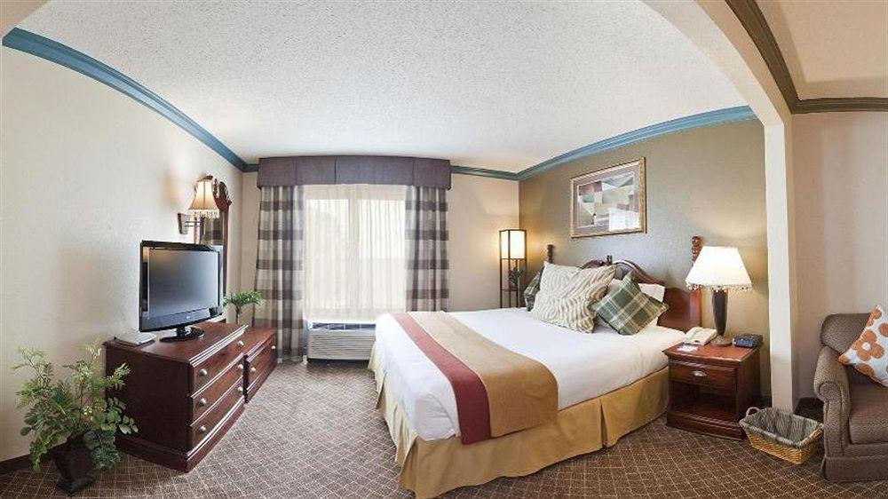 Express & North By Ihg Hotel 3*
