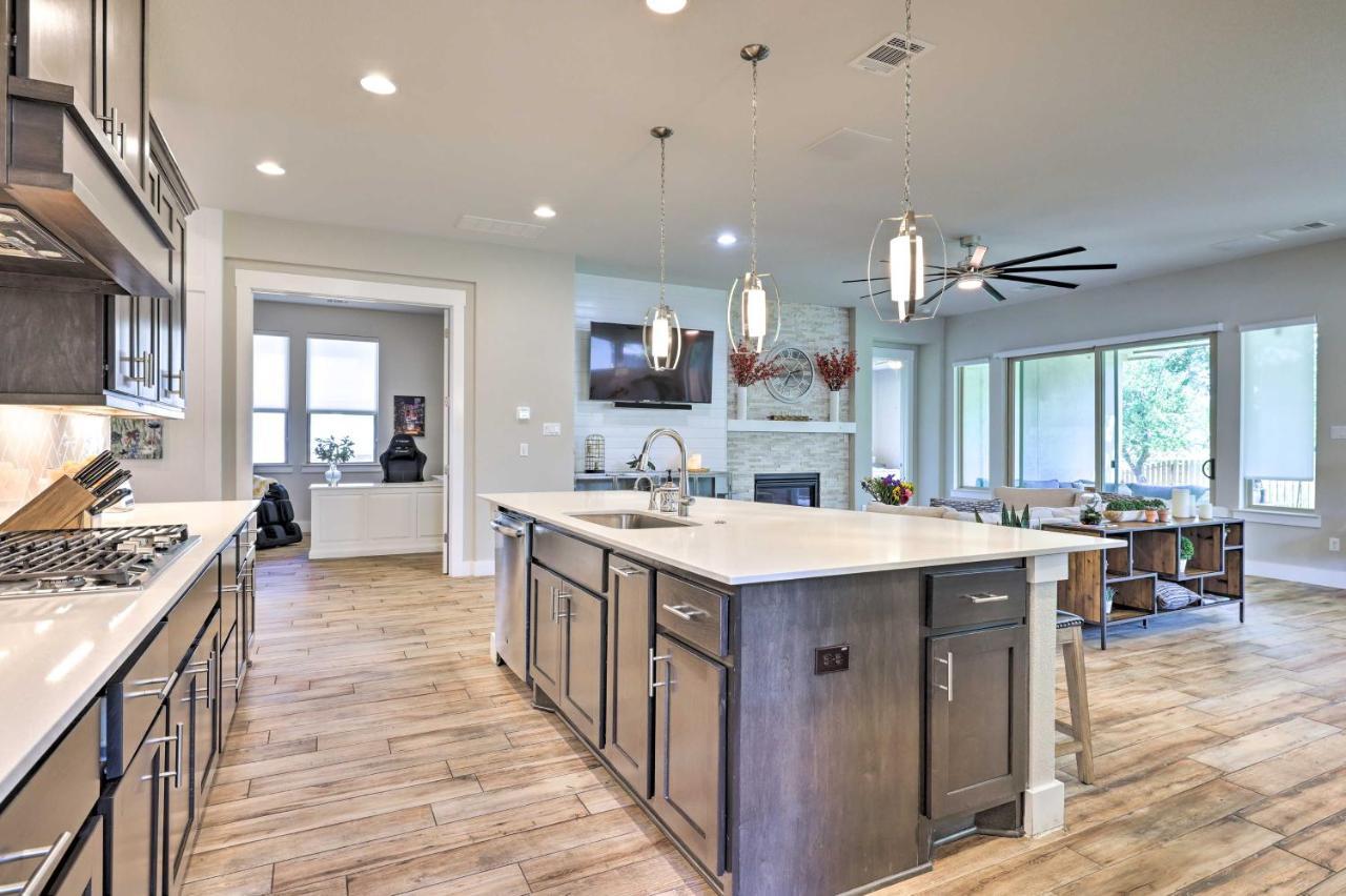 Upscale Area Escape Families Welcome! Austin