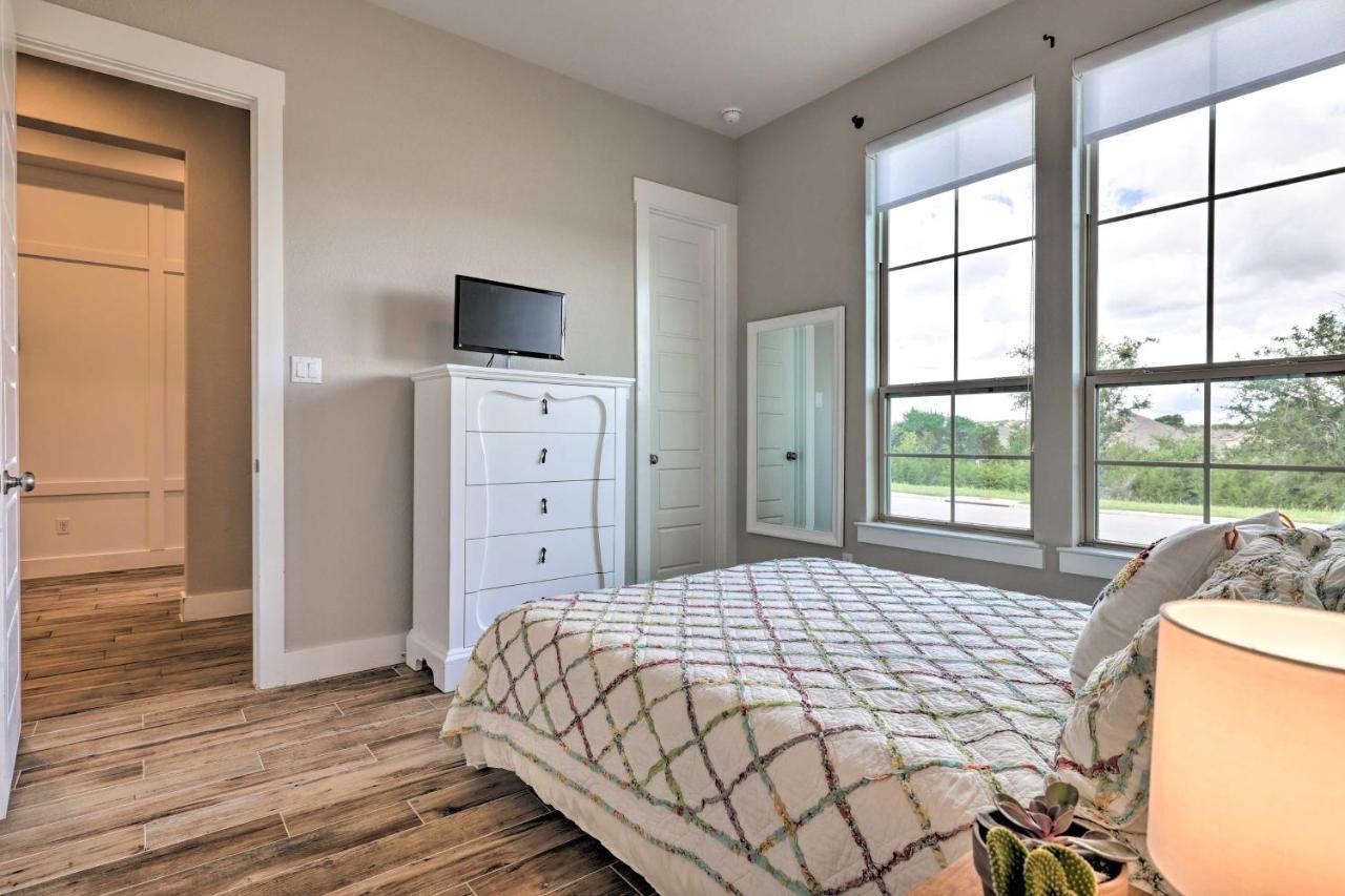 Upscale Area Escape Families Welcome! *