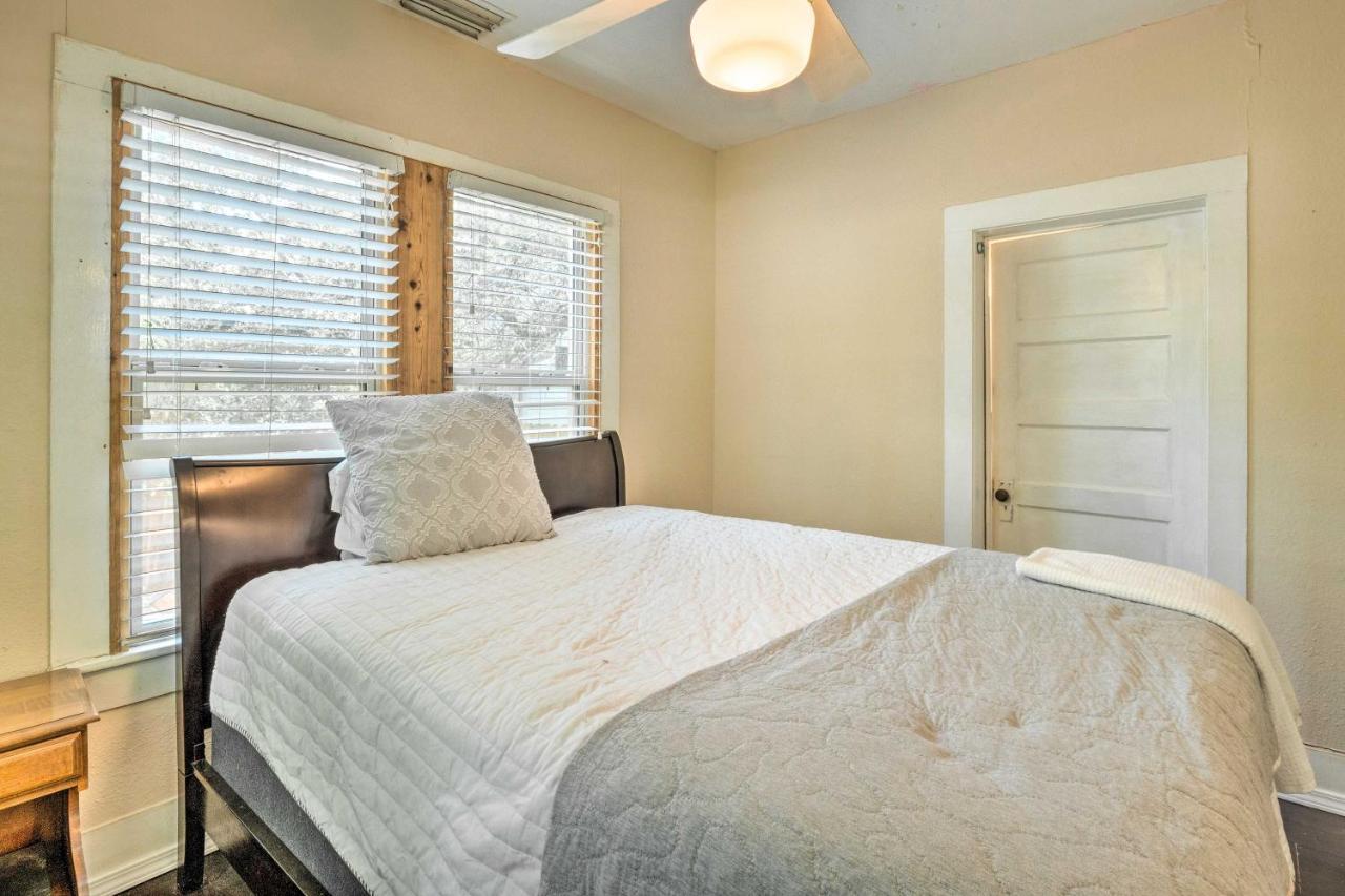 Pet-friendly With Deck, Yard, And Views! Austin