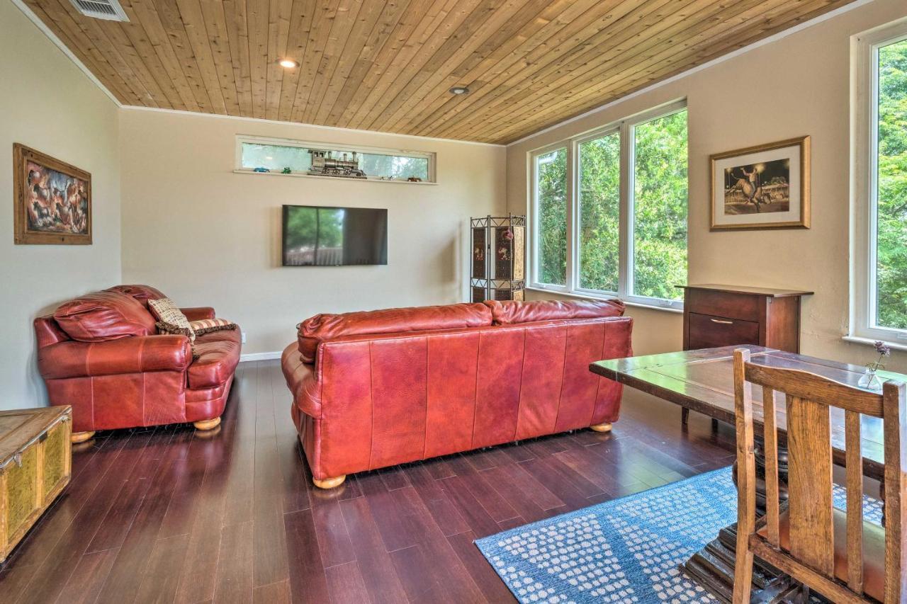 Pet-friendly With Deck, Yard, And Views! * Austin
