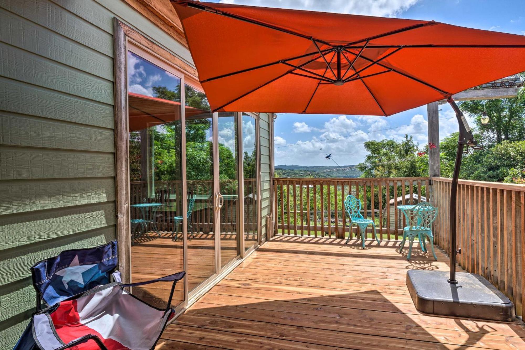 Pet-friendly With Deck, Yard, And Views! Holiday home