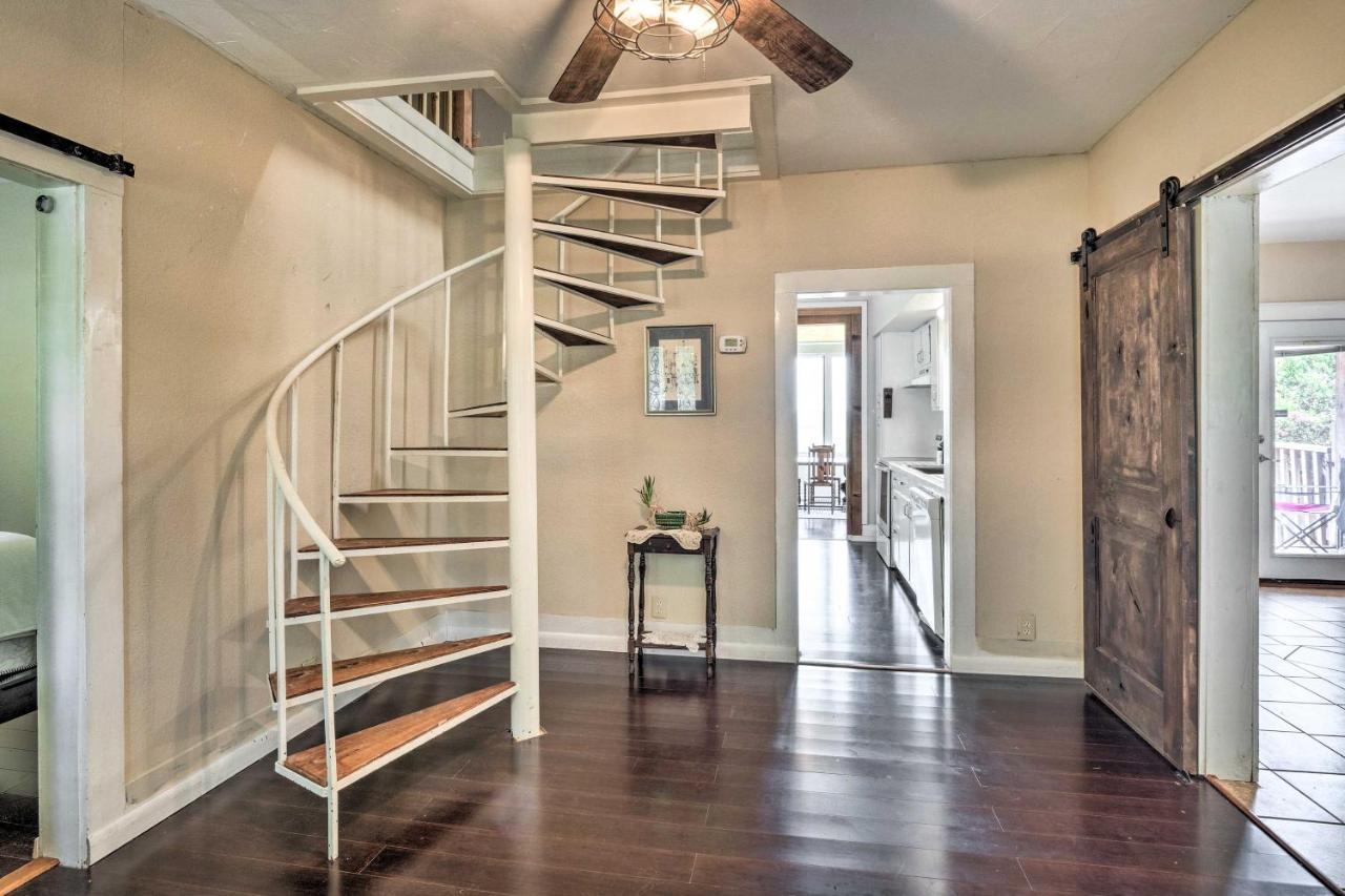 Pet-friendly With Deck, Yard, And Views!