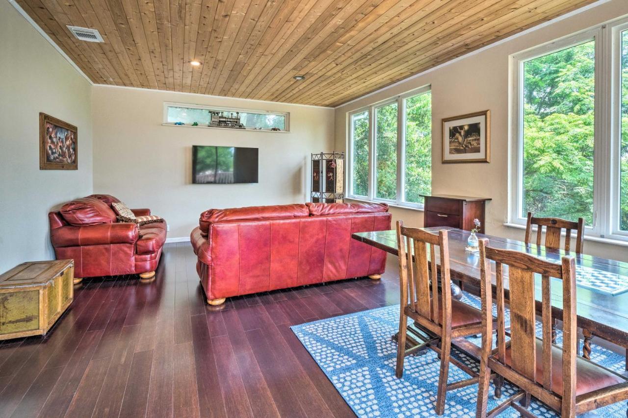 Holiday home Pet-friendly With Deck, Yard, And Views! *