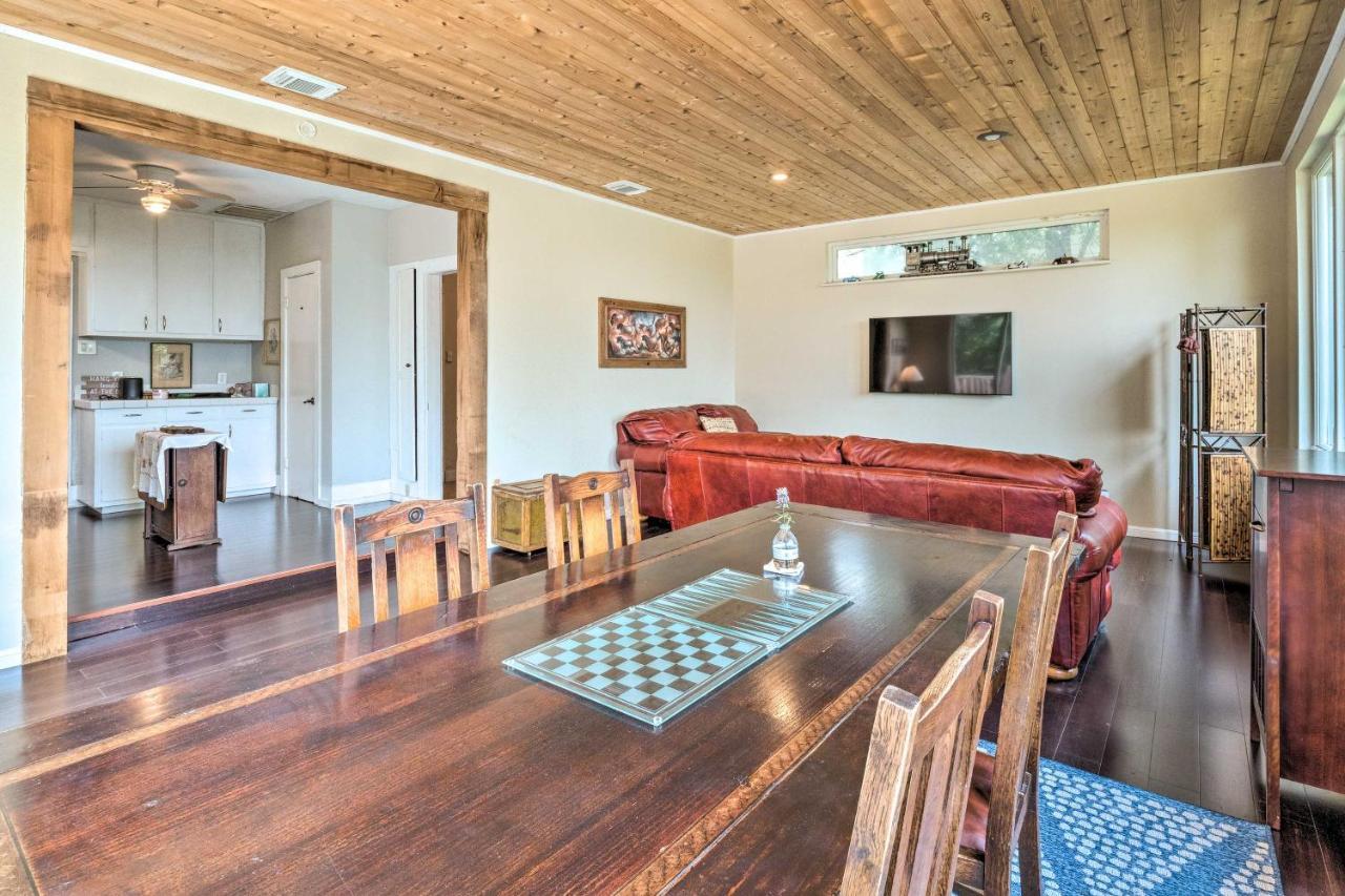Holiday home Pet-friendly With Deck, Yard, And Views!