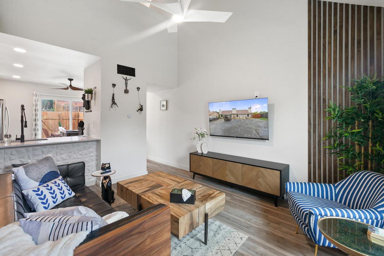Apartment Contemporary Couples Getaway Near Favorites - Loft 21