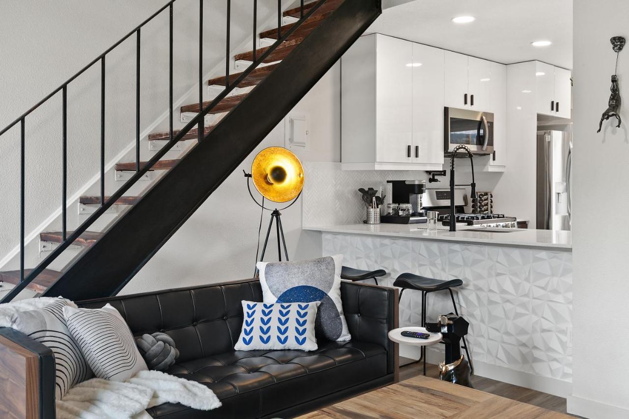 Contemporary Couples Getaway Near Favorites - Loft 21 *
