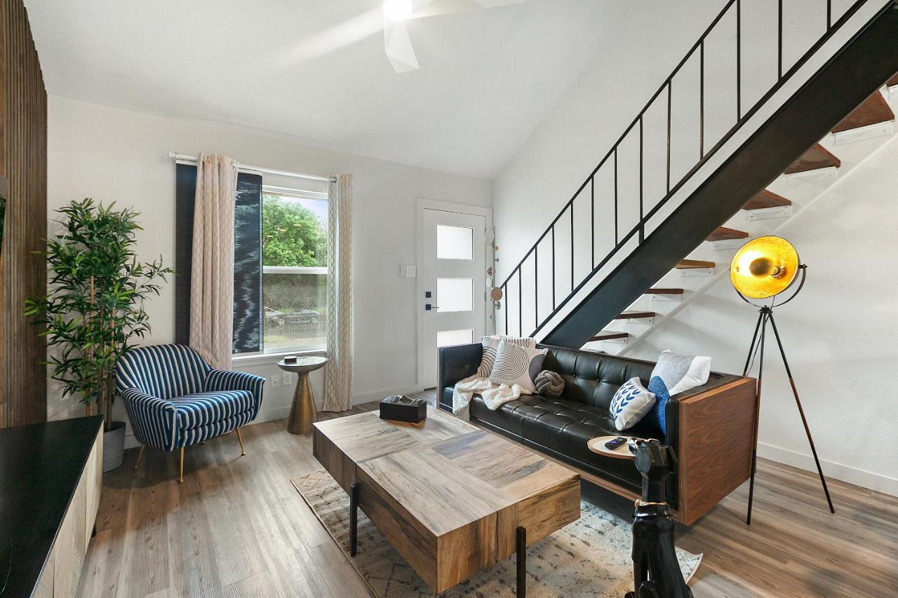 Apartment Contemporary Couples Getaway Near Favorites - Loft 21