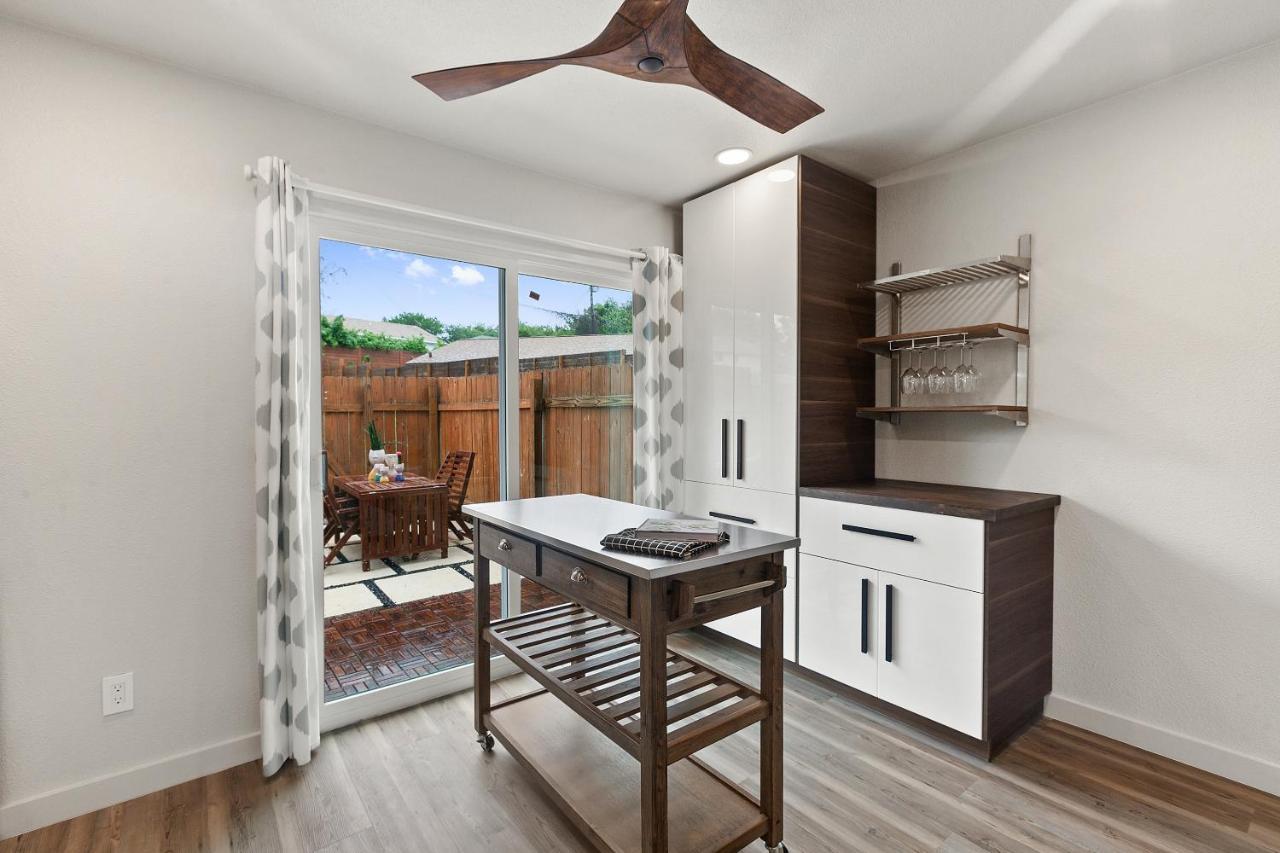 Apartment Contemporary Couples Getaway Near Favorites - Loft 21 *