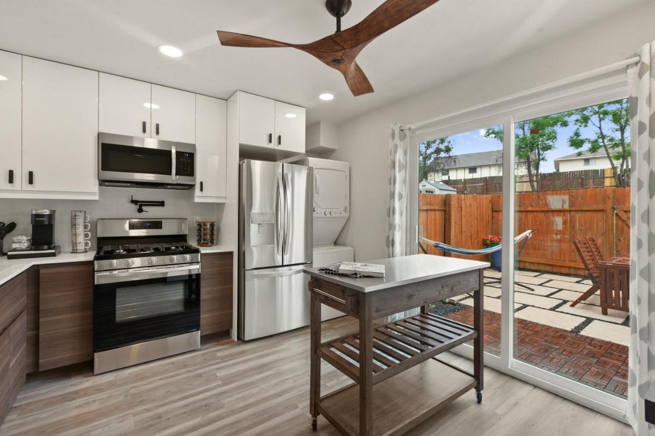Apartment Contemporary Couples Getaway Near Favorites - Loft 21