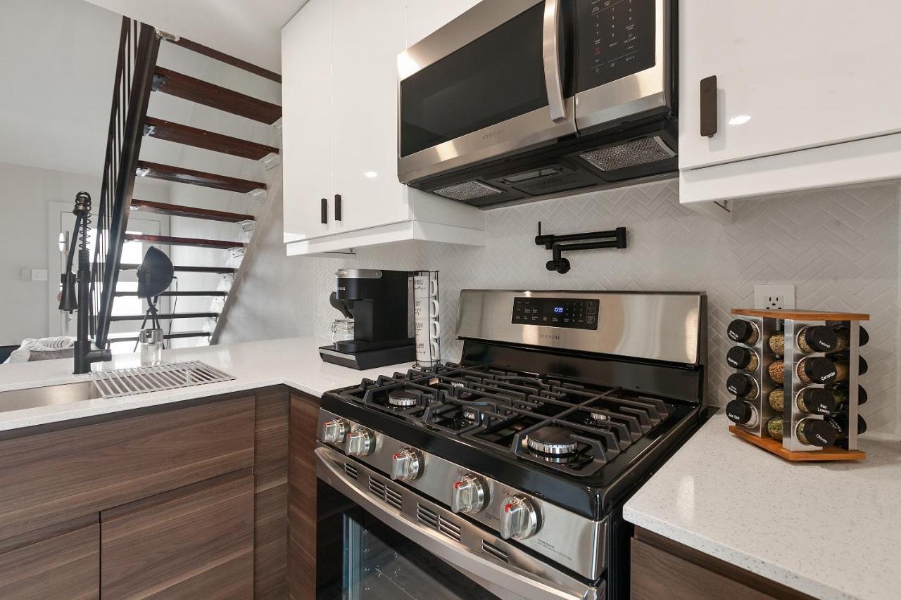 Contemporary Couples Getaway Near Favorites - Loft 21 *