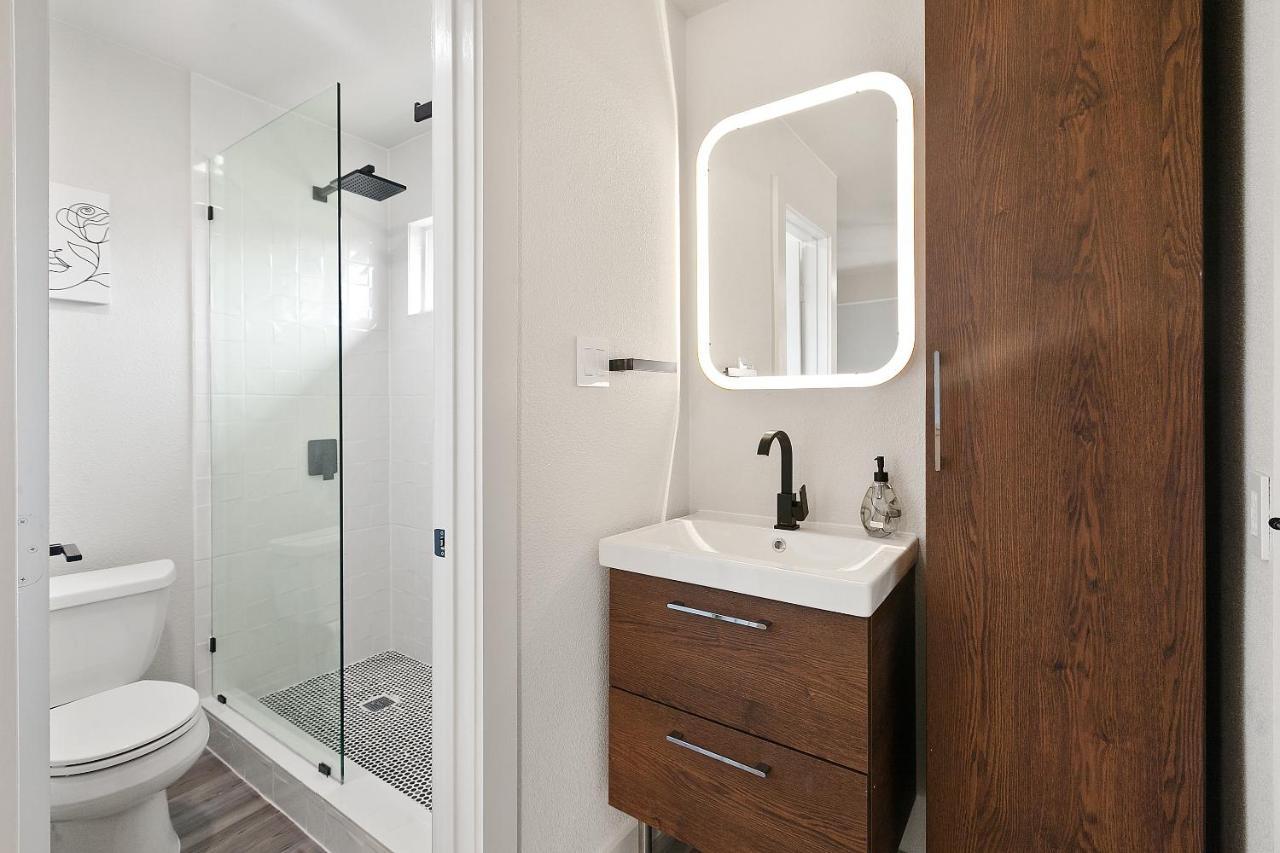 Contemporary Couples Getaway Near Favorites - Loft 21 *