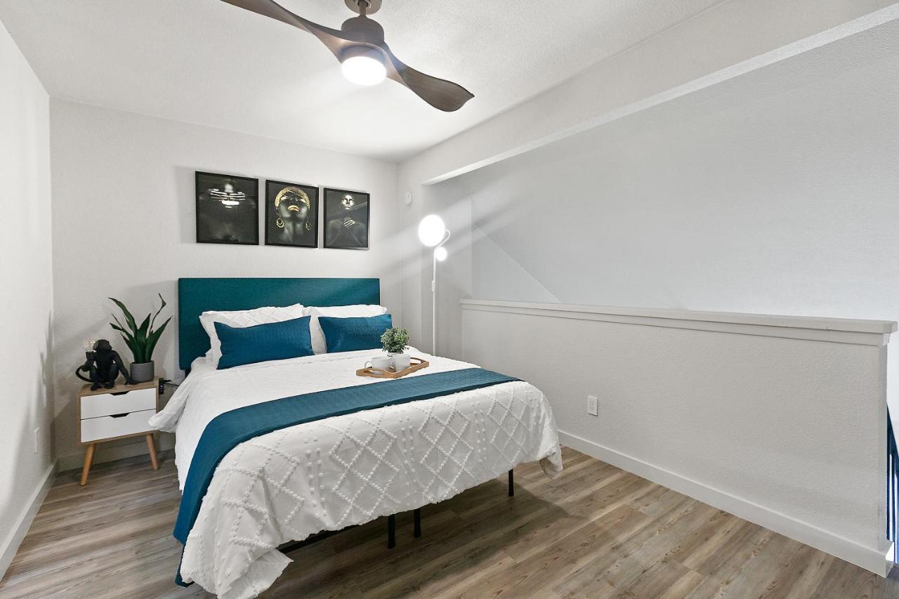 Apartment Contemporary Couples Getaway Near Favorites - Loft 21