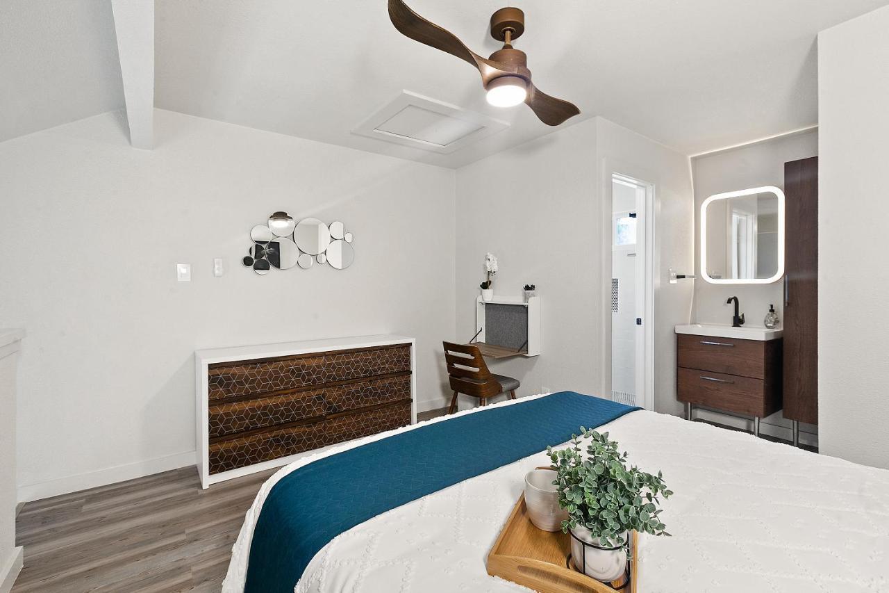 Contemporary Couples Getaway Near Favorites - Loft 21