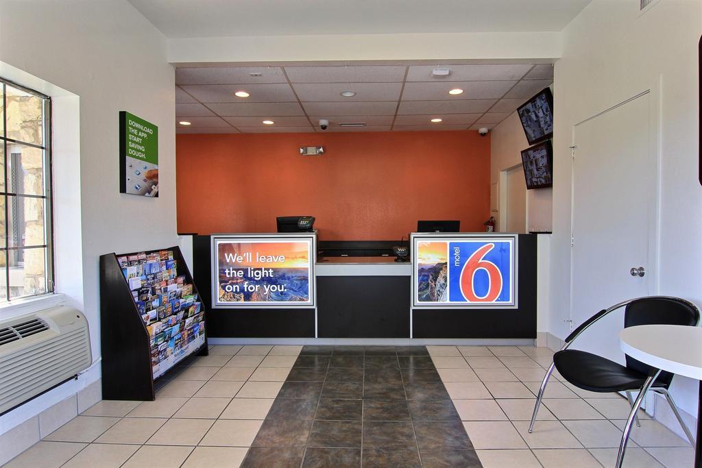 6 Austin, Tx - Downtown Ut Hotel