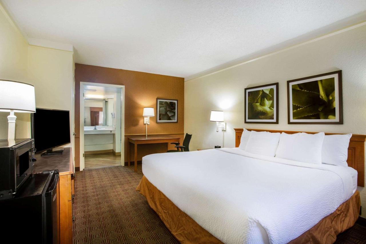 La Quinta By Wyndham Capitol / Downtown 3* Austin