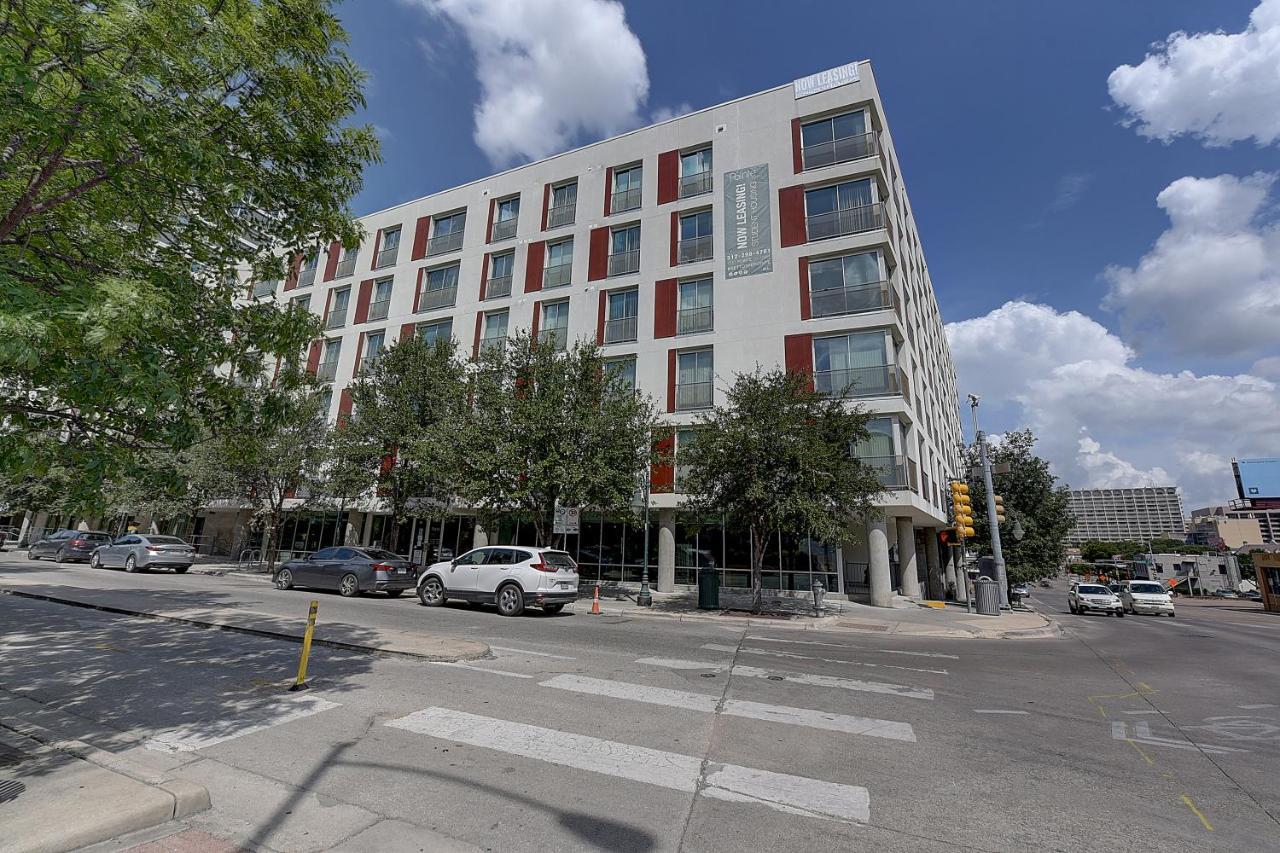 Frontdesk Pointe On Rio Apts West Campus Austin