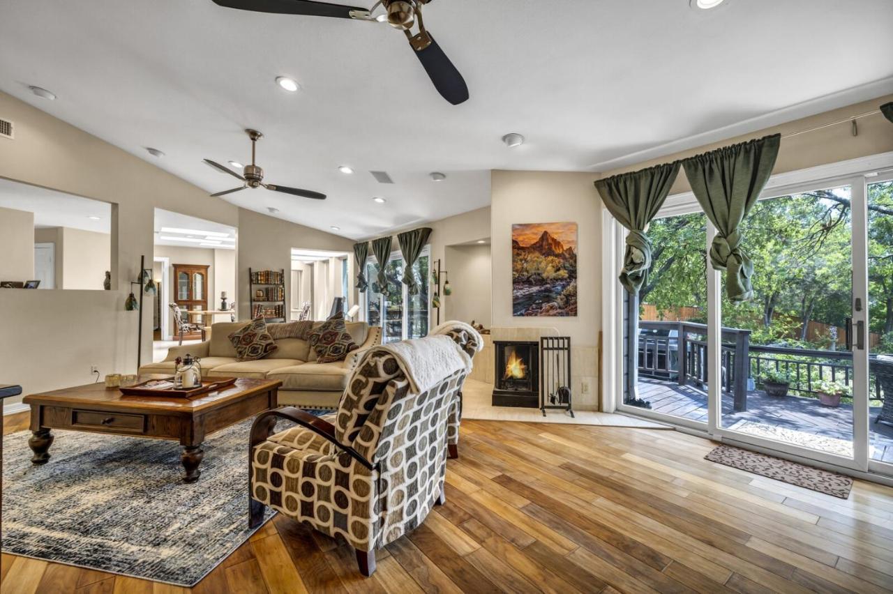 Lakefront On Travis Holiday home Austin