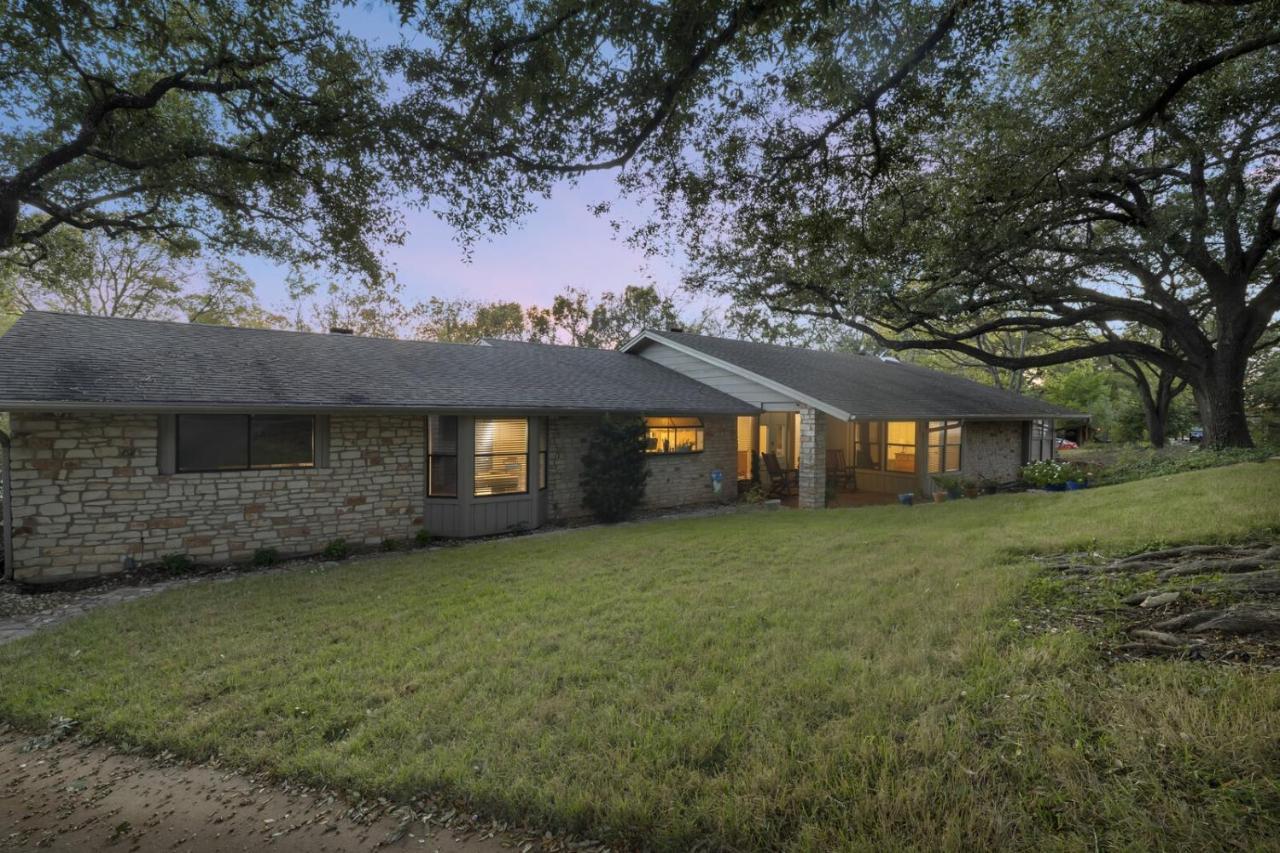 Lakefront On Travis * Austin